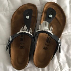 Birkenstock Gizeh with silver fringe